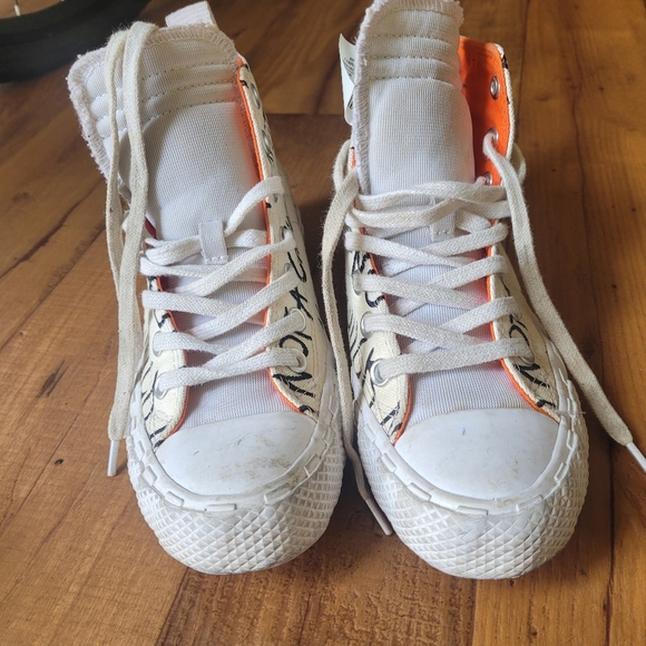 Converse - Picture 4 of 11